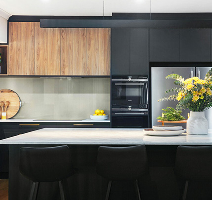 black stunning kitchen